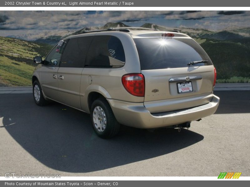 Light Almond Pearl Metallic / Taupe 2002 Chrysler Town & Country eL