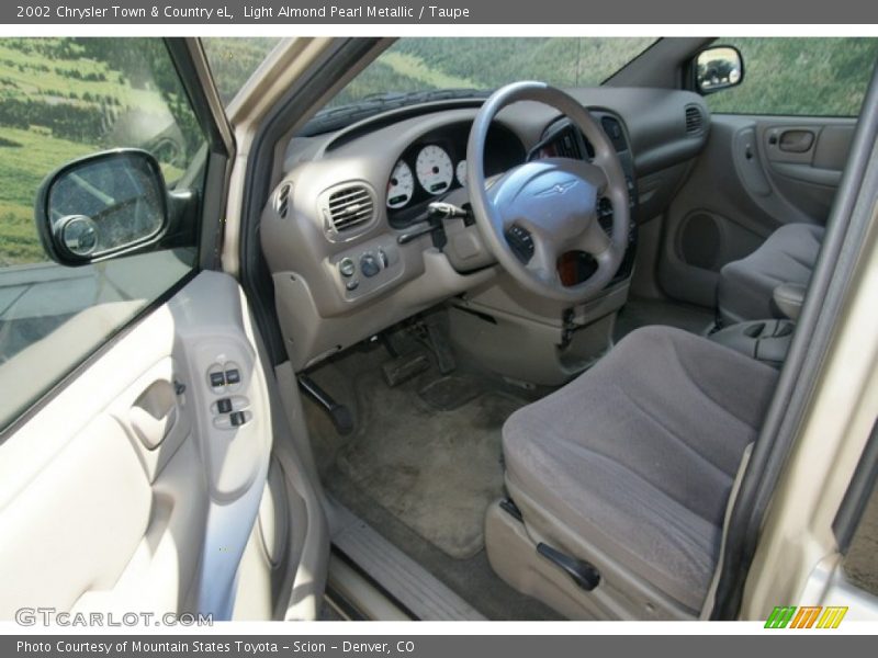 Light Almond Pearl Metallic / Taupe 2002 Chrysler Town & Country eL