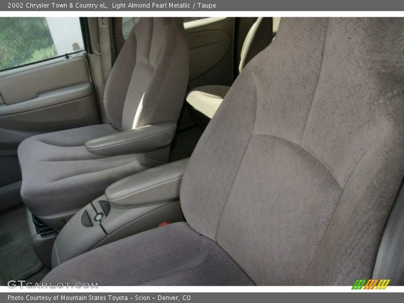 Light Almond Pearl Metallic / Taupe 2002 Chrysler Town & Country eL