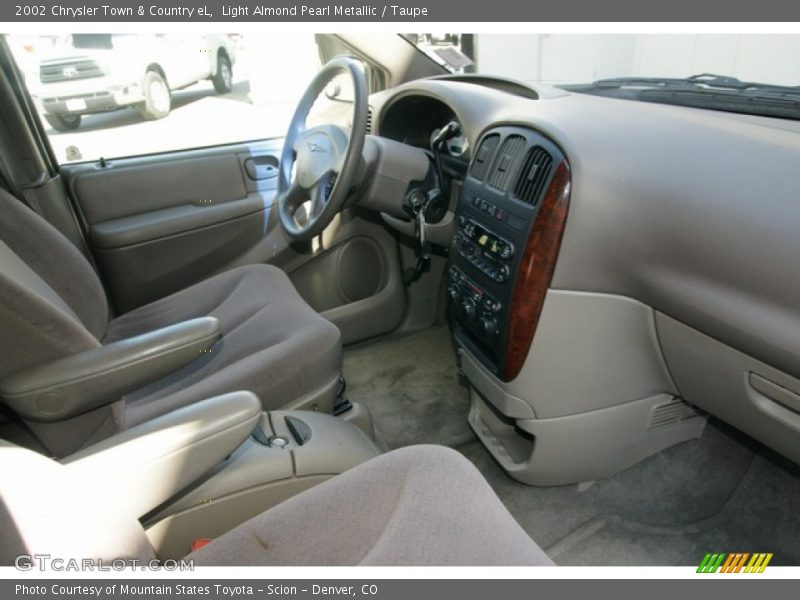 Light Almond Pearl Metallic / Taupe 2002 Chrysler Town & Country eL