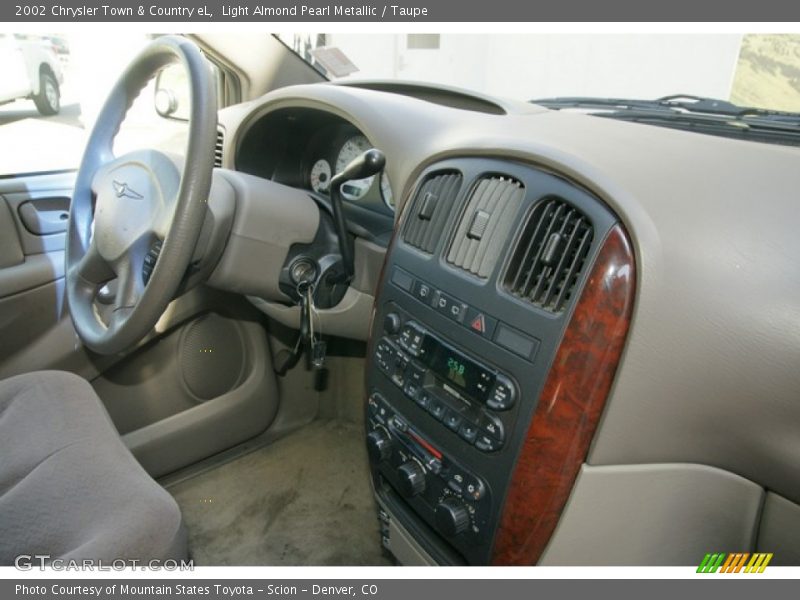 Light Almond Pearl Metallic / Taupe 2002 Chrysler Town & Country eL