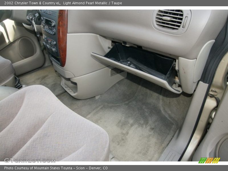 Light Almond Pearl Metallic / Taupe 2002 Chrysler Town & Country eL