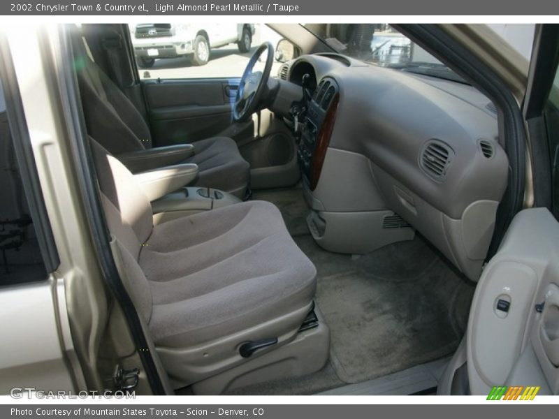 Light Almond Pearl Metallic / Taupe 2002 Chrysler Town & Country eL
