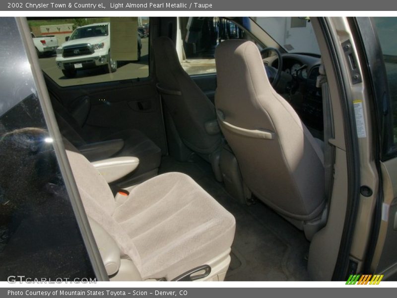 Light Almond Pearl Metallic / Taupe 2002 Chrysler Town & Country eL