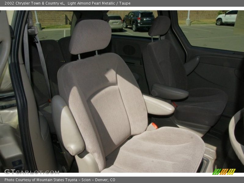 Light Almond Pearl Metallic / Taupe 2002 Chrysler Town & Country eL