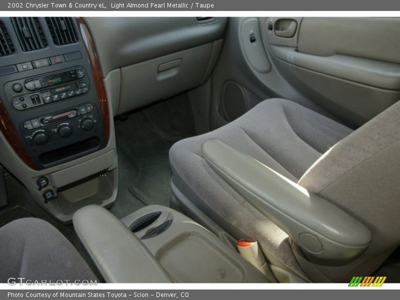 Light Almond Pearl Metallic / Taupe 2002 Chrysler Town & Country eL