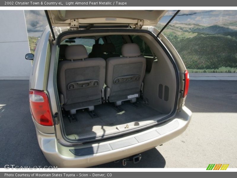 Light Almond Pearl Metallic / Taupe 2002 Chrysler Town & Country eL