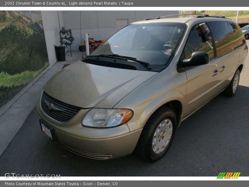 Light Almond Pearl Metallic / Taupe 2002 Chrysler Town & Country eL