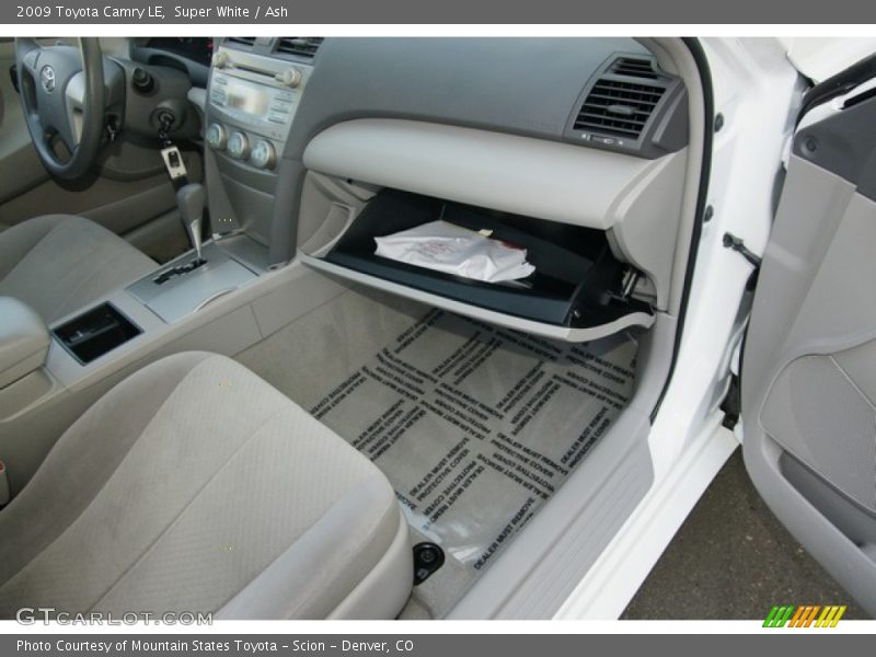 Super White / Ash 2009 Toyota Camry LE