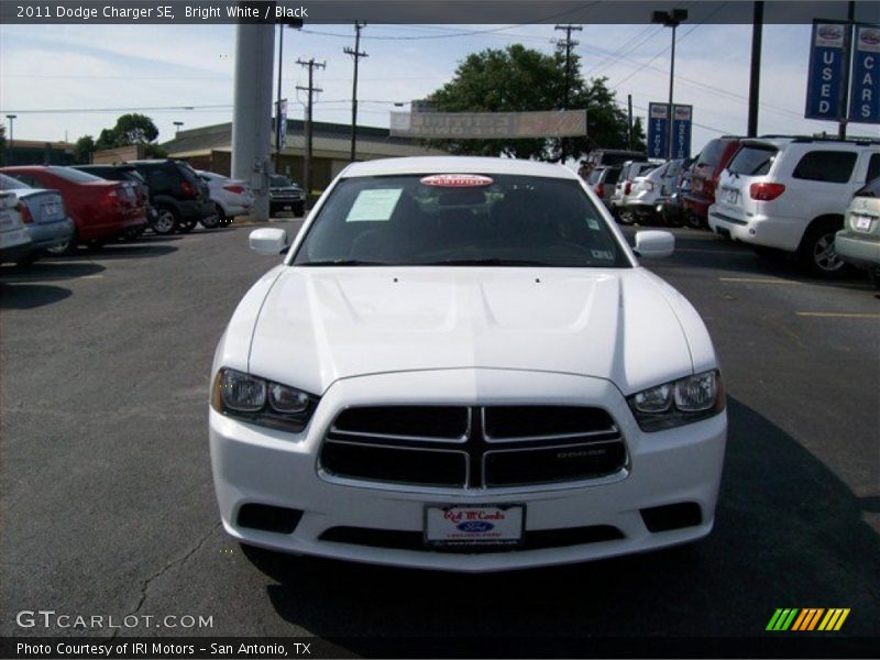 Bright White / Black 2011 Dodge Charger SE
