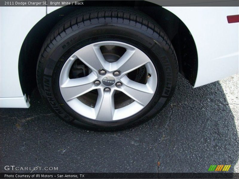 Bright White / Black 2011 Dodge Charger SE