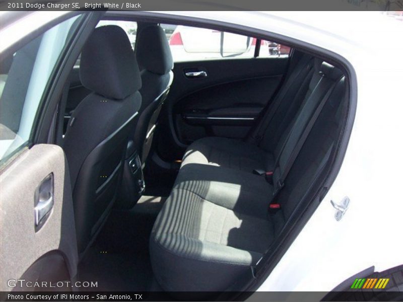 Bright White / Black 2011 Dodge Charger SE