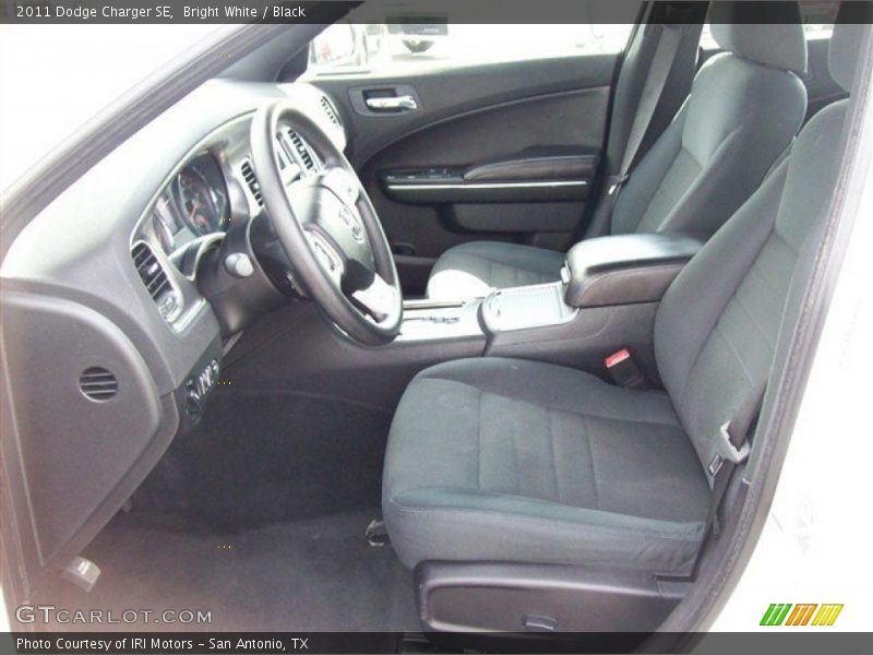 Bright White / Black 2011 Dodge Charger SE