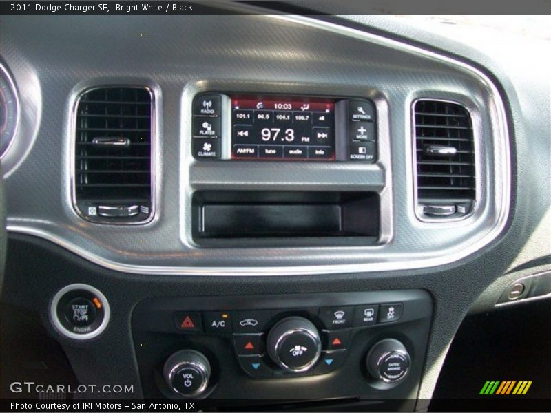 Bright White / Black 2011 Dodge Charger SE