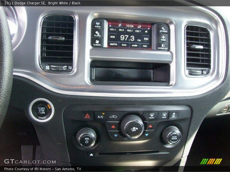 Bright White / Black 2011 Dodge Charger SE