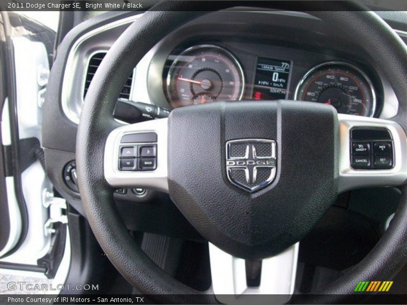 Bright White / Black 2011 Dodge Charger SE