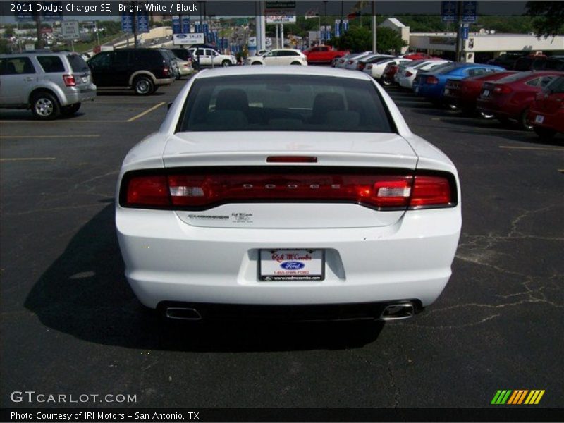 Bright White / Black 2011 Dodge Charger SE