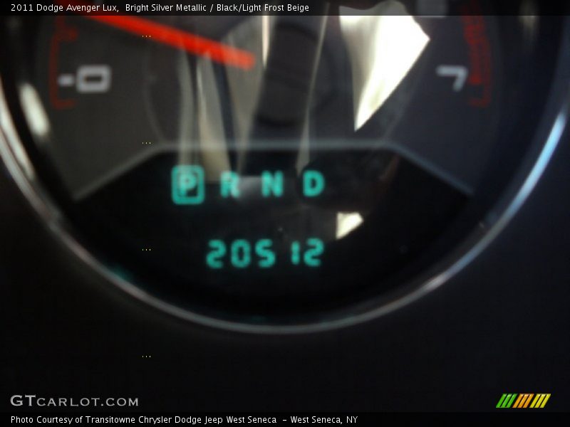 Bright Silver Metallic / Black/Light Frost Beige 2011 Dodge Avenger Lux