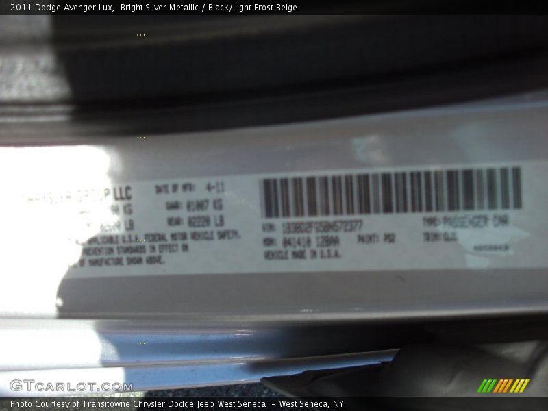 Bright Silver Metallic / Black/Light Frost Beige 2011 Dodge Avenger Lux