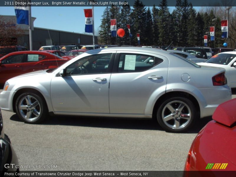 Bright Silver Metallic / Black/Light Frost Beige 2011 Dodge Avenger Lux