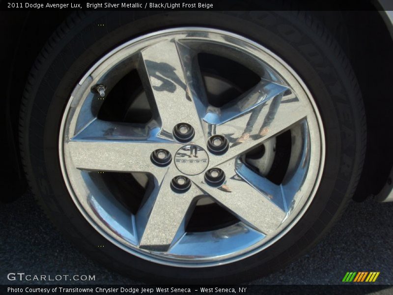 Bright Silver Metallic / Black/Light Frost Beige 2011 Dodge Avenger Lux