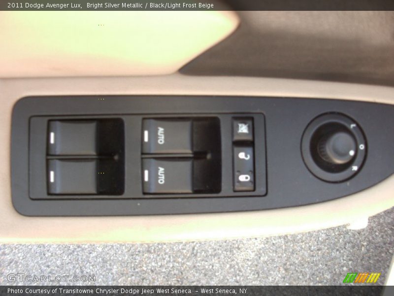 Bright Silver Metallic / Black/Light Frost Beige 2011 Dodge Avenger Lux