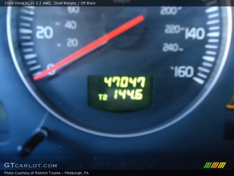 Silver Metallic / Off Black 2009 Volvo XC90 3.2 AWD