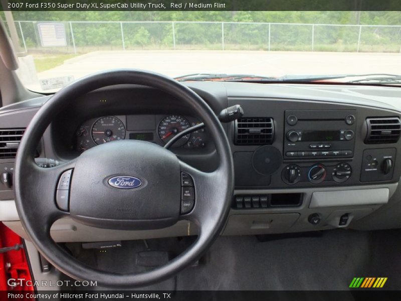 Dashboard of 2007 F350 Super Duty XL SuperCab Utility Truck