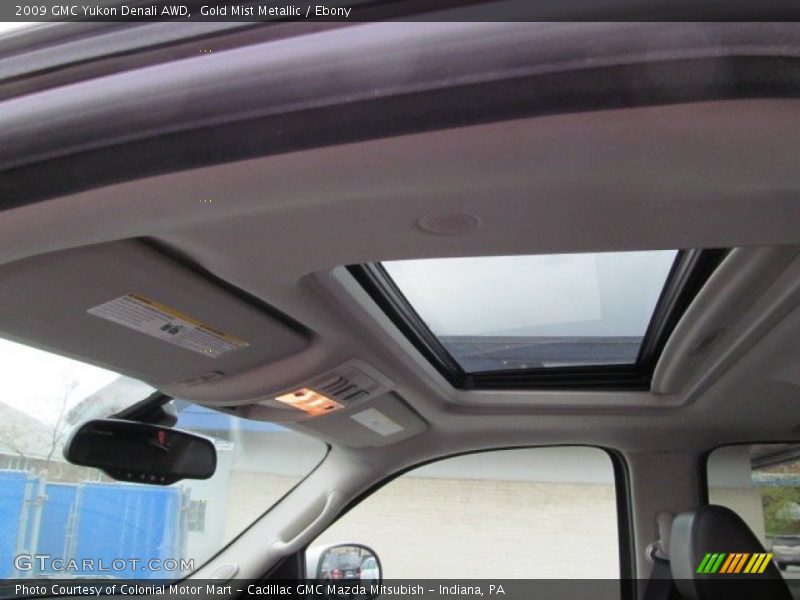 Gold Mist Metallic / Ebony 2009 GMC Yukon Denali AWD