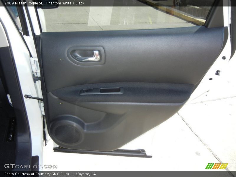 Phantom White / Black 2009 Nissan Rogue SL