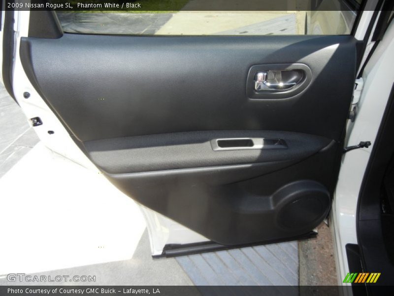 Phantom White / Black 2009 Nissan Rogue SL