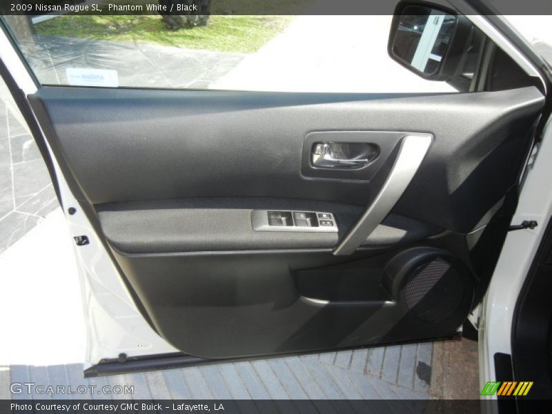 Phantom White / Black 2009 Nissan Rogue SL