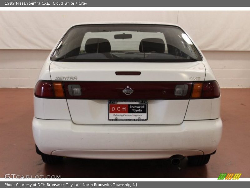 Cloud White / Gray 1999 Nissan Sentra GXE