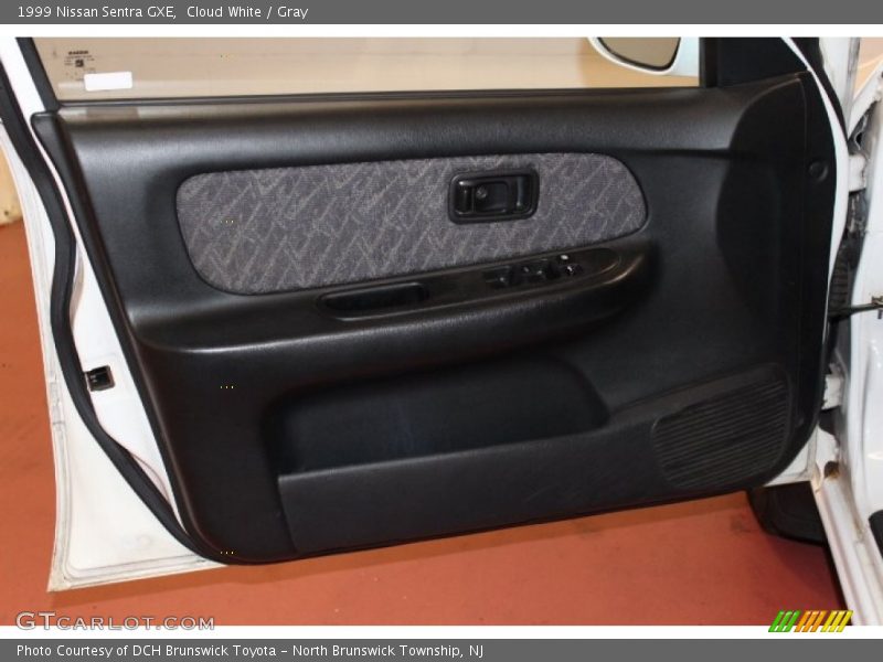 Cloud White / Gray 1999 Nissan Sentra GXE