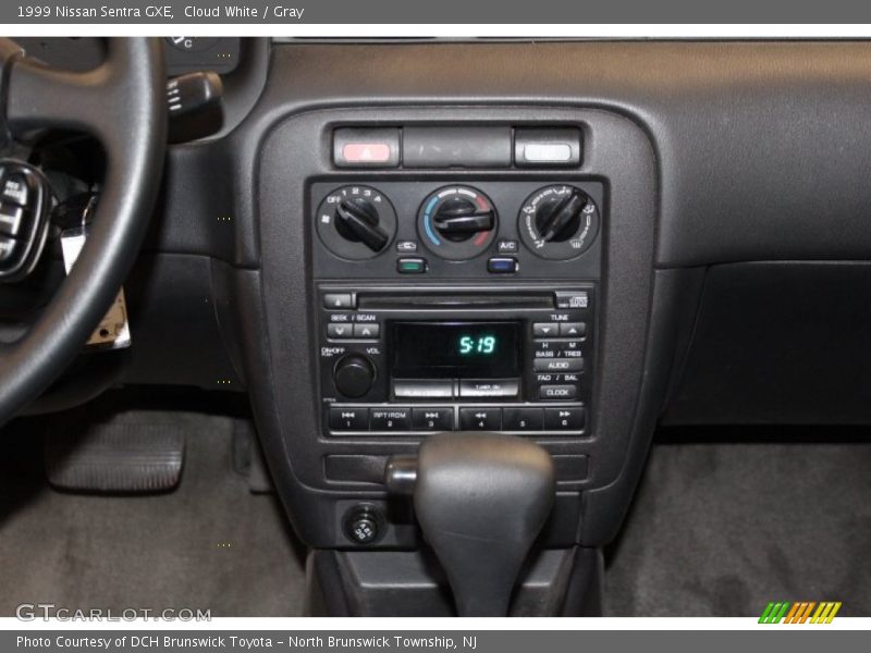 Cloud White / Gray 1999 Nissan Sentra GXE