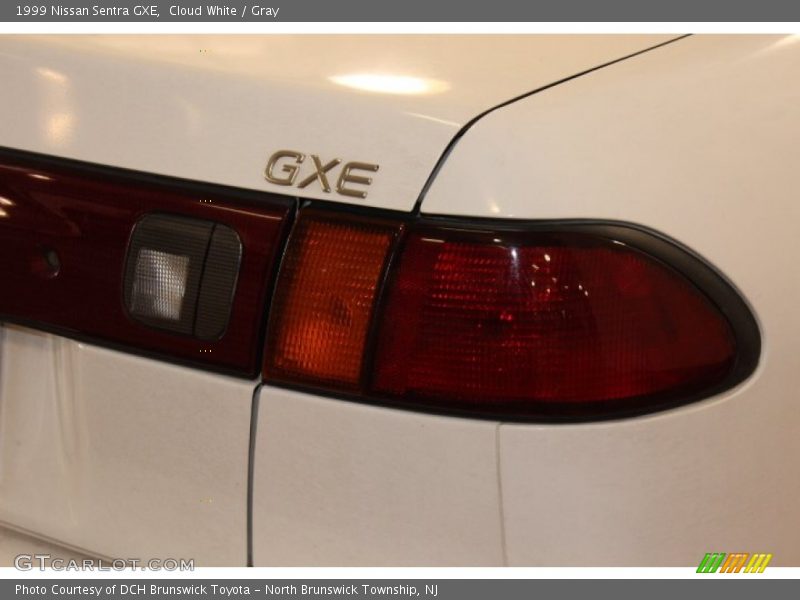 Cloud White / Gray 1999 Nissan Sentra GXE