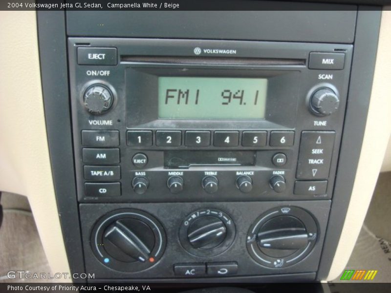 Campanella White / Beige 2004 Volkswagen Jetta GL Sedan