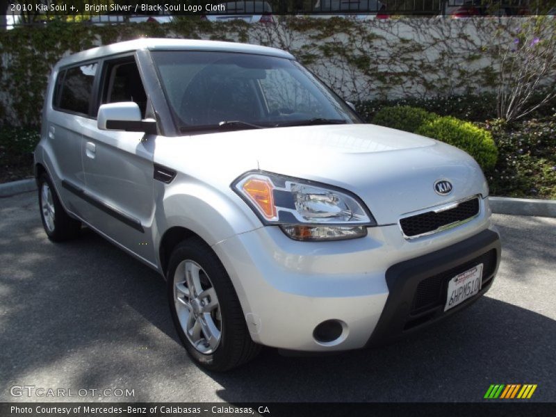 Bright Silver / Black Soul Logo Cloth 2010 Kia Soul +