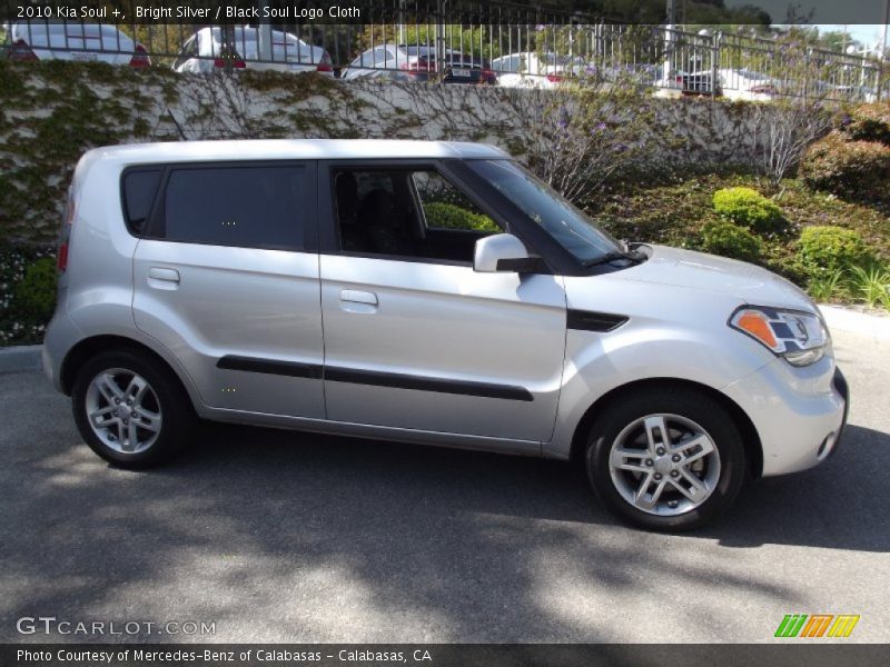 Bright Silver / Black Soul Logo Cloth 2010 Kia Soul +