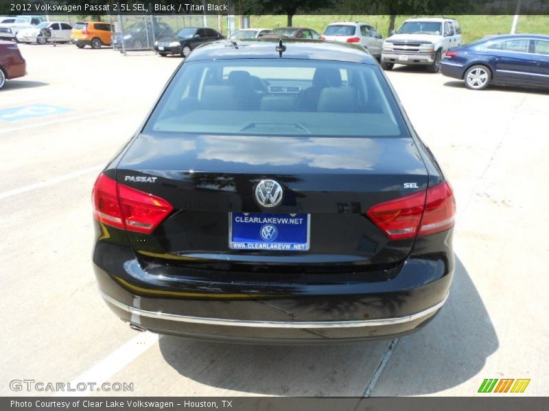 Black / Titan Black 2012 Volkswagen Passat 2.5L SEL