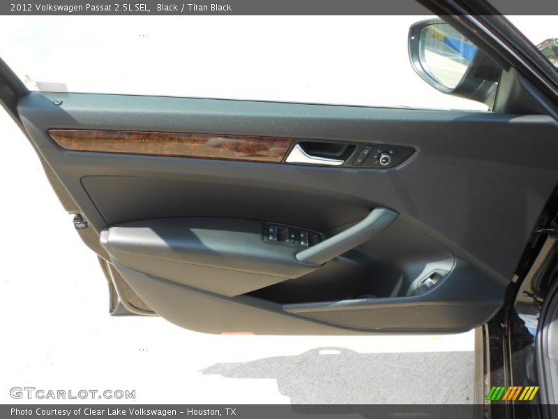 Black / Titan Black 2012 Volkswagen Passat 2.5L SEL