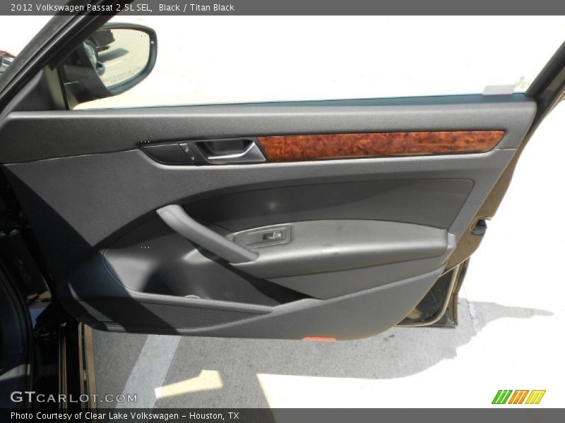 Black / Titan Black 2012 Volkswagen Passat 2.5L SEL