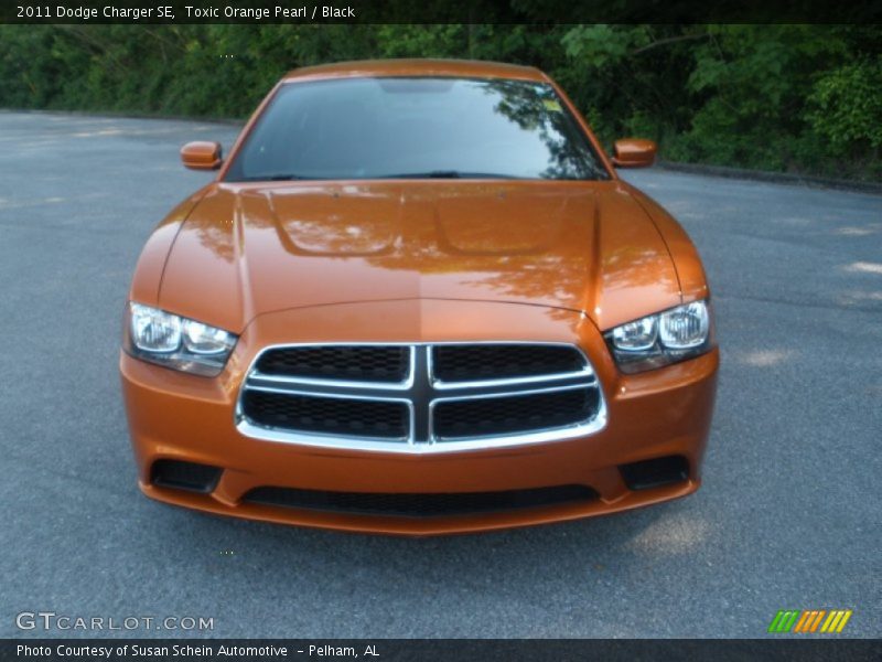 Toxic Orange Pearl / Black 2011 Dodge Charger SE