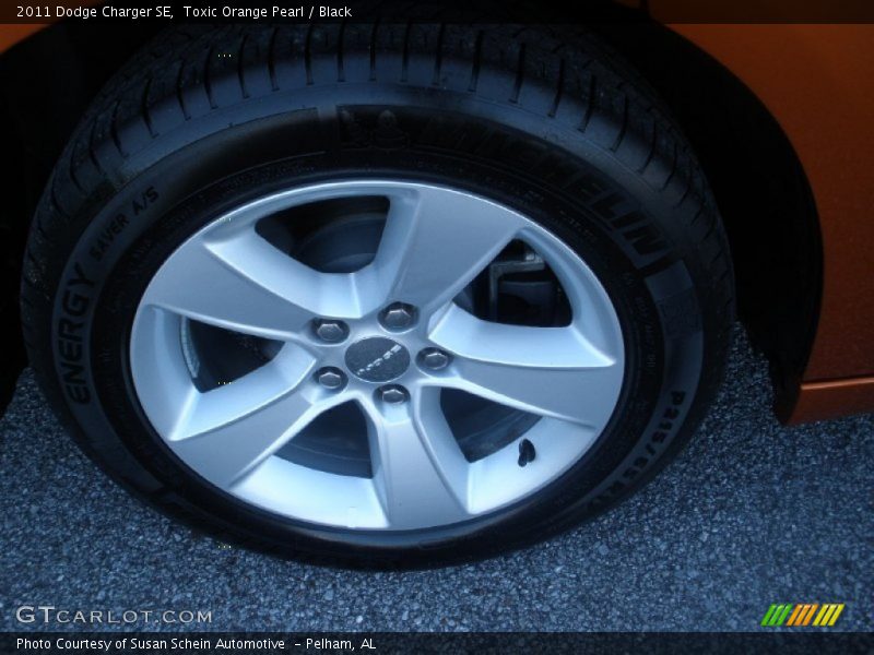 Toxic Orange Pearl / Black 2011 Dodge Charger SE