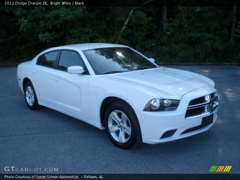 Bright White / Black 2011 Dodge Charger SE