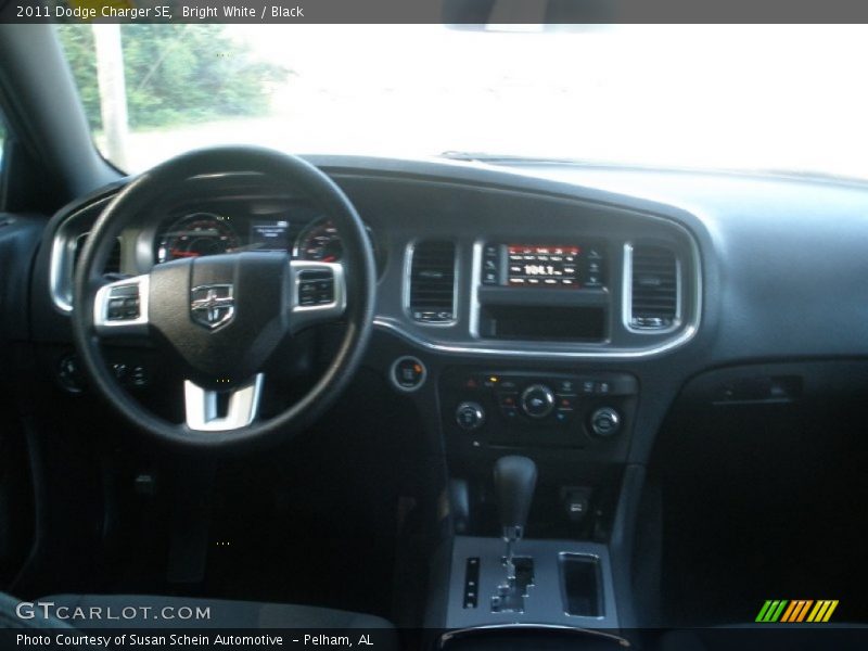 Bright White / Black 2011 Dodge Charger SE