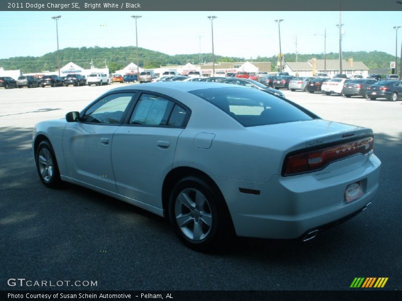 Bright White / Black 2011 Dodge Charger SE