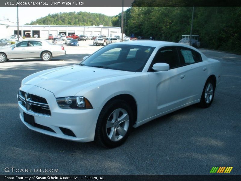 Bright White / Black 2011 Dodge Charger SE