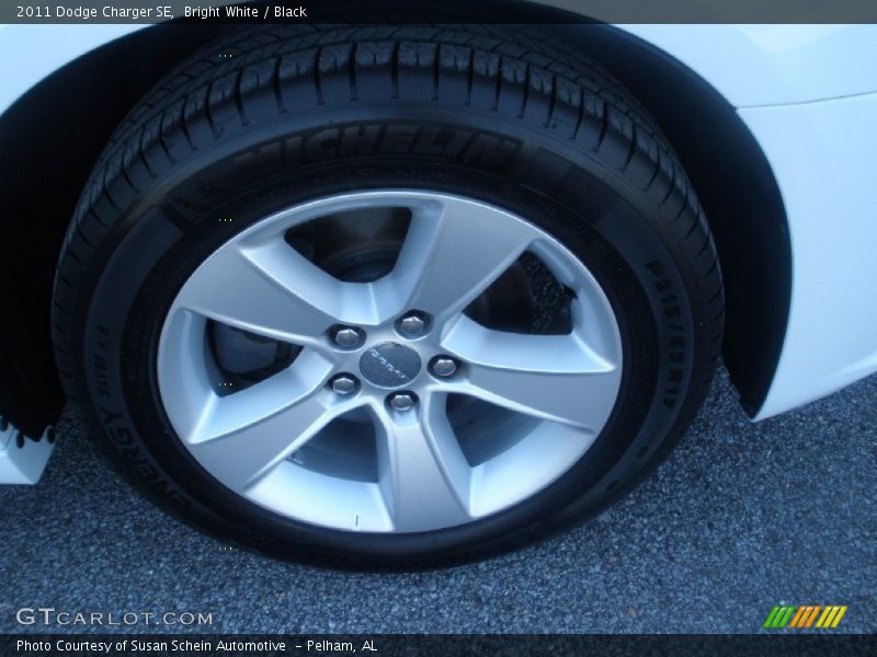 Bright White / Black 2011 Dodge Charger SE