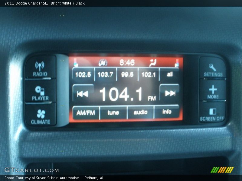 Bright White / Black 2011 Dodge Charger SE